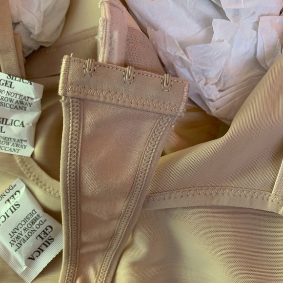 Thong “She’s waisted” body shaper - Picture 5 of 8